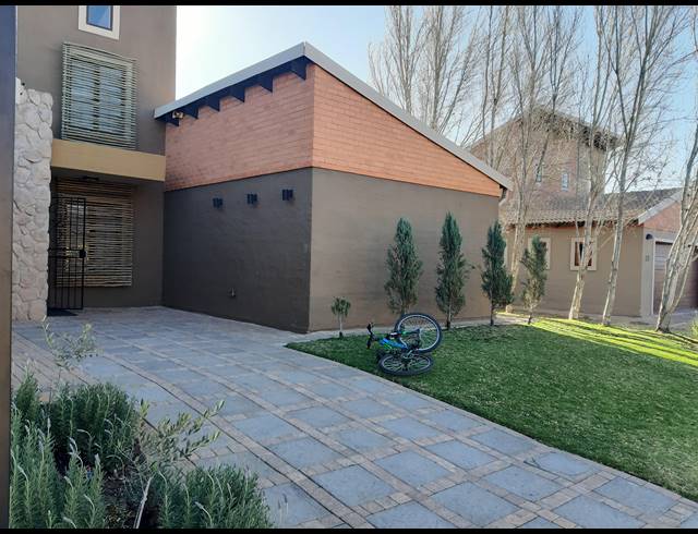4 BEDROOM TOWNHOUSE FOR SALE IN WATERVAL EAST